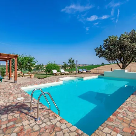 4 Bedroom Beautiful In Vakantiehuis Senigallia