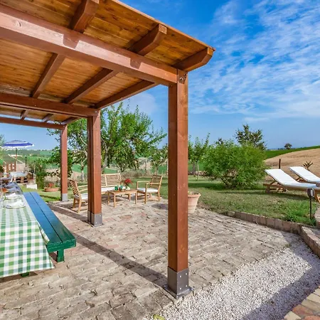 4 Bedroom Beautiful In Vakantiehuis Senigallia