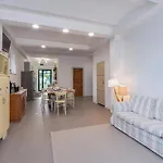 Prázdninový dům 4 Bedroom Beautiful In *