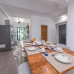 4 Bedroom Beautiful In