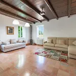 4 Bedroom Beautiful In Prázdninový dům