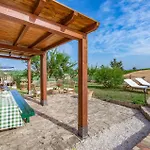 4 Bedroom Beautiful In Prázdninový dům Senigallia