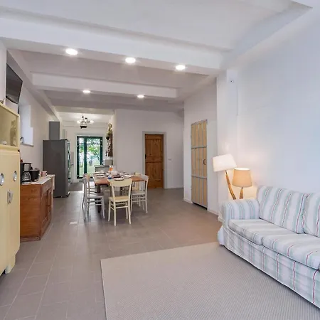 بيت للعطل 4 Bedroom Beautiful In *